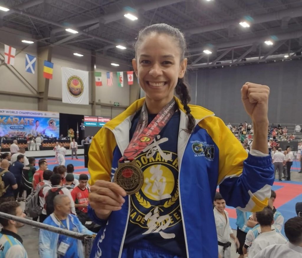 Com apoio do Governo de Alagoas, atleta alagoana conquista o título mundial de karatê no México